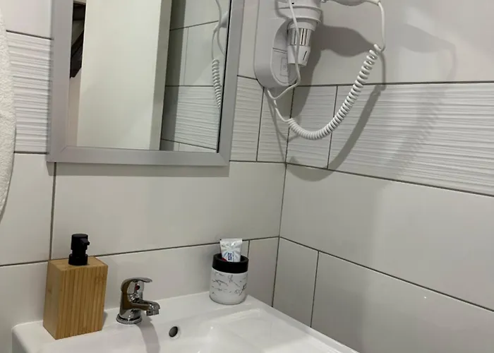 Le Nid Du 4 * Επερνέ